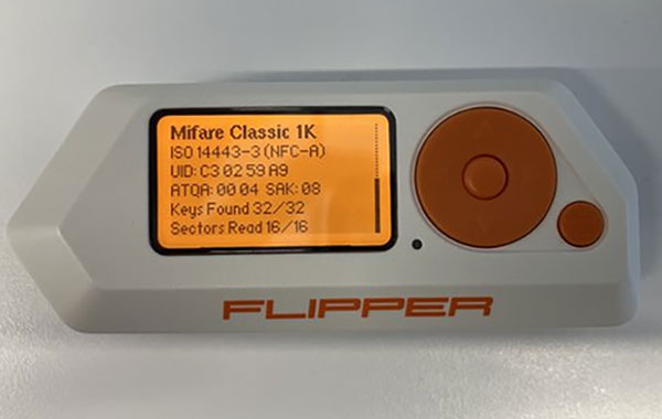 Flipper Zero : qu'est ce que c'est que ce boîtier de hacking qui fait un  carton ?